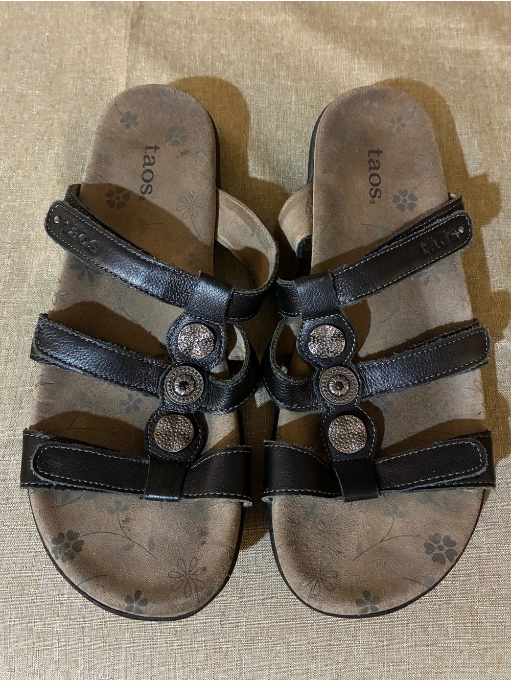 Taos Prize 3 Black Leather Slide Sandals Medallion Comfort Three-Strap Boho 10